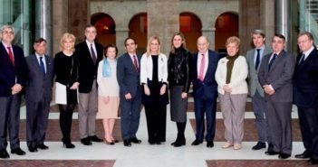 La nueva junta directiva de la Unión Interprofesional de colegios profesionales de la comunidad de Madrid es recibida por la Presidentea Cristina Cifuentes