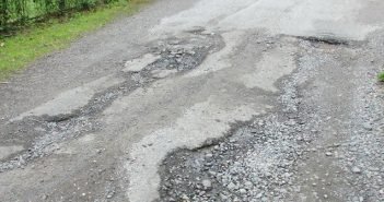 Socavones, baches y grietas..